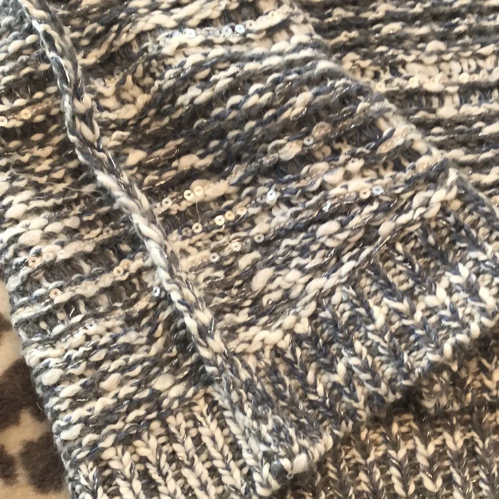 Abercrombie & Fitch V-neck Sequin Sweater Gray Size Small